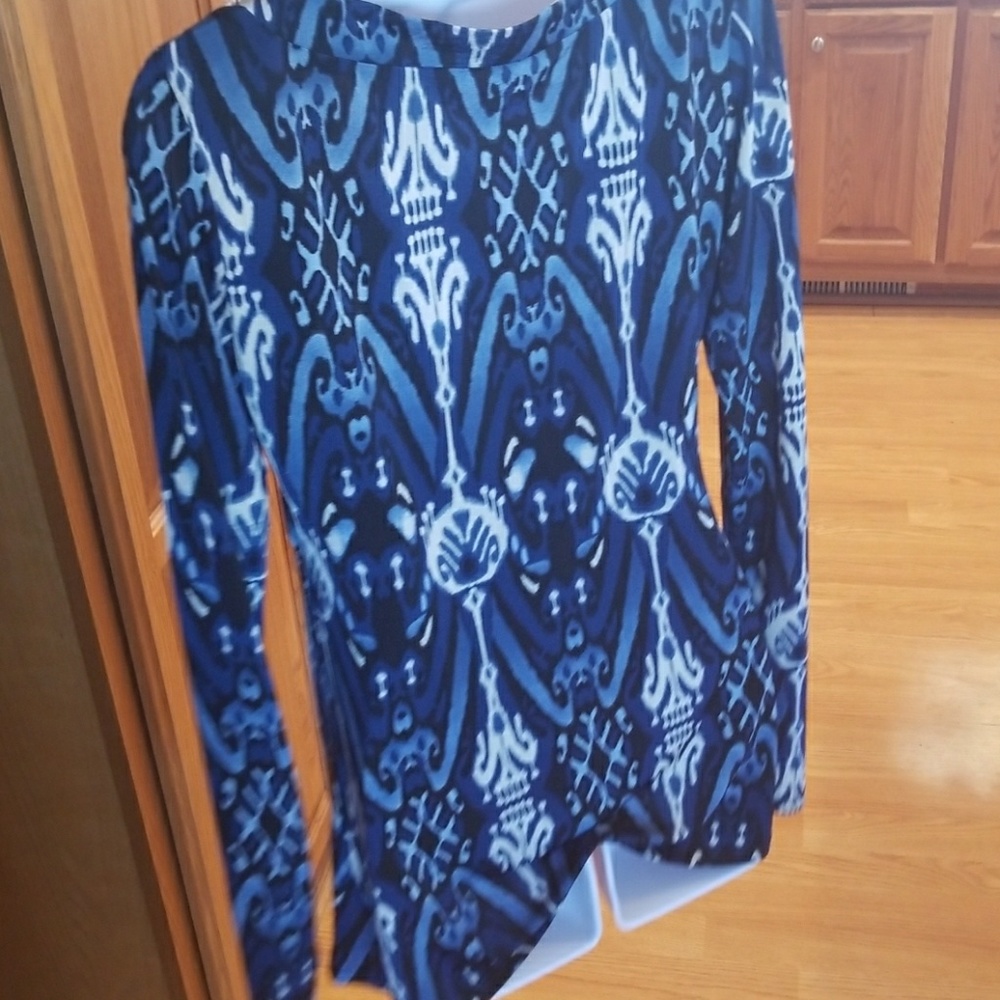 Ladies Top - Picture 2 of 4